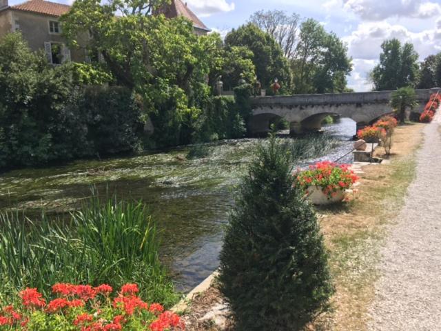 Les Halles Chambre D'Hotes Verteuil-sur-Charente Esterno foto