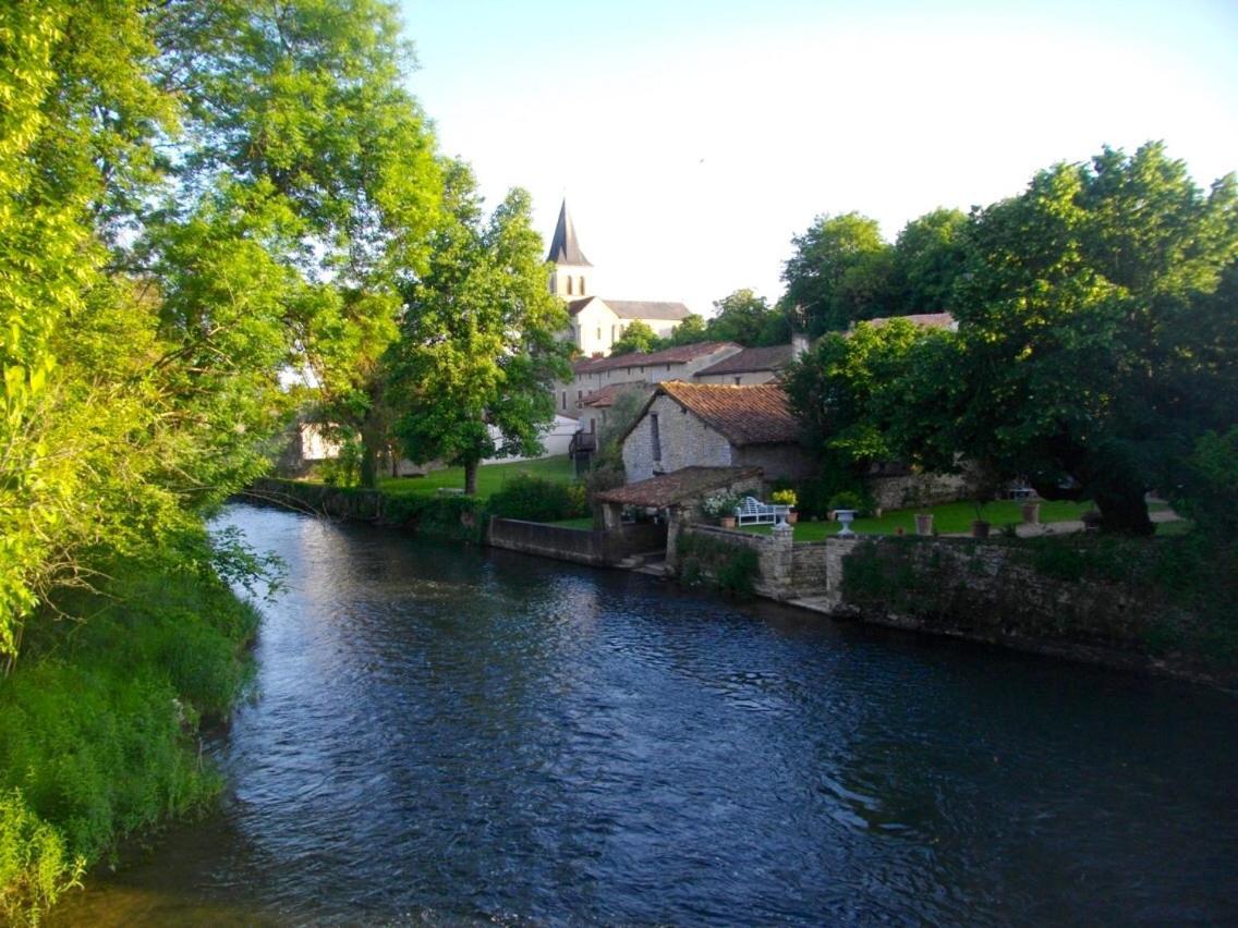 Les Halles Chambre D'Hotes Verteuil-sur-Charente Esterno foto